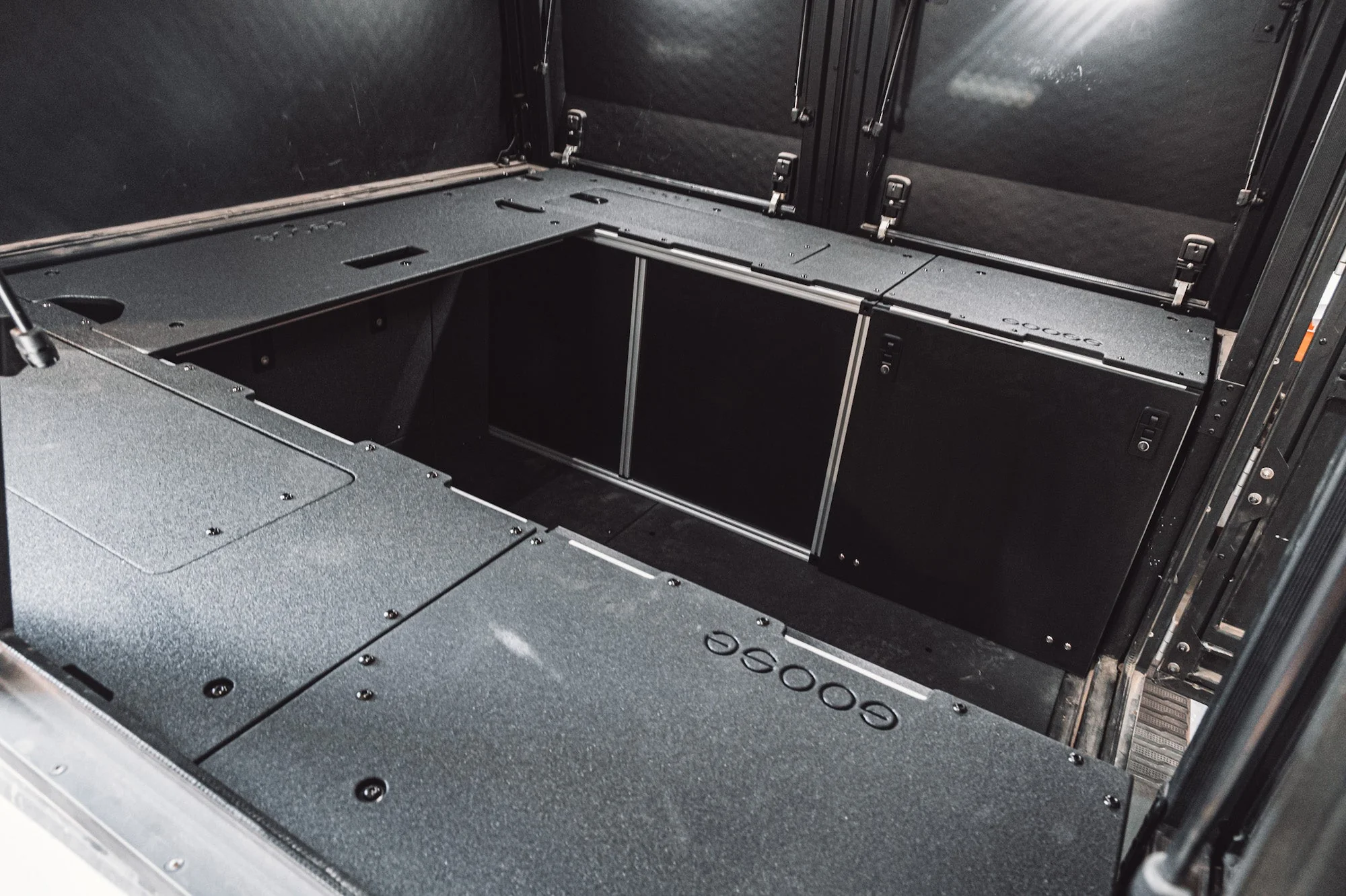 Alu-Cab Alu-Cabin Canopy Camper - Chevrolet Silverado 1500 / GMC Sierra 1500 2019-Present 4th Gen. - Rear Power Management Module - Image 3