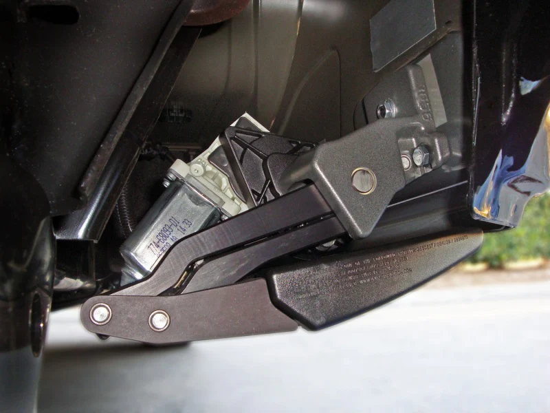 AMP Research 2013-2015 Dodge Ram 1500/2500/3500 All Cabs PowerStep Plug N Play - Black - Image 4