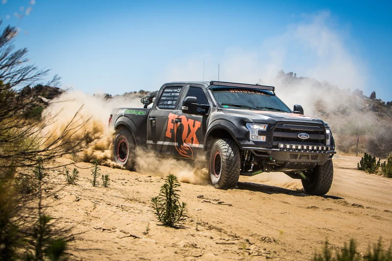 Fox 05+ Ford SD 2.0 Performance Series 8.1in. Smooth Body IFP Front Shock (Alum) / 0-1.5in. Lift - Image 2